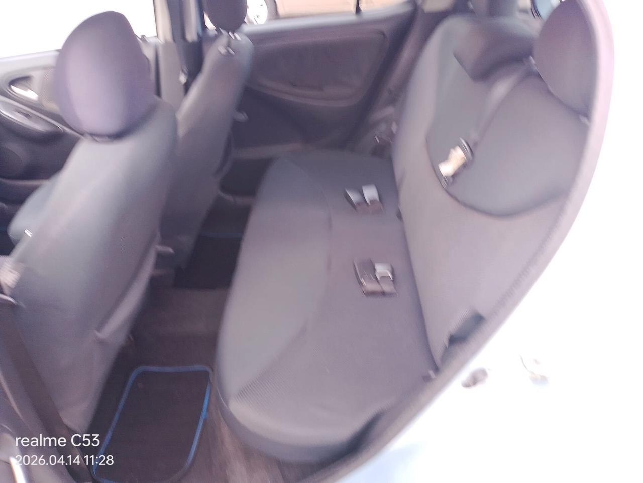 TOYOTA YARIS 1.0 BENZ-2004