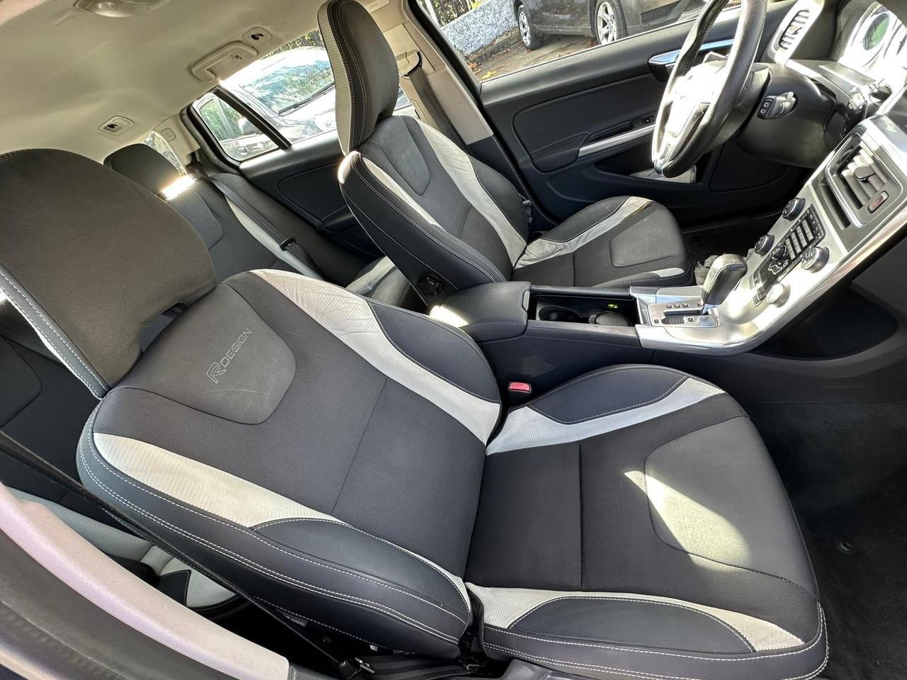 Volvo V60 D5 R-design