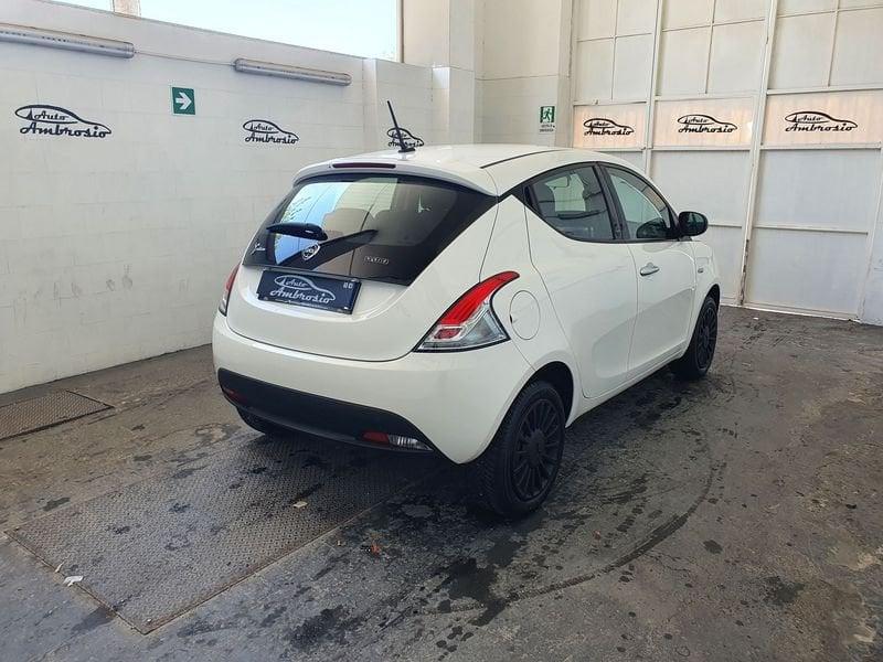 Lancia Ypsilon 1.0 FireFly S&S Hybrid Silver ECOCHIC TUA DA 119,00 AL MESE