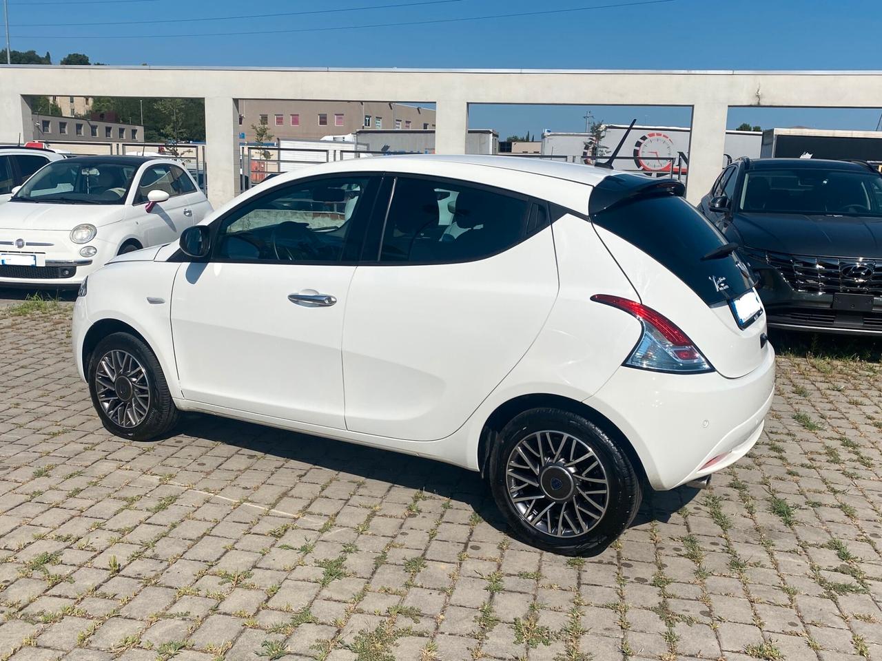 Lancia Ypsilon 1.0 FireFly 5 porte S&S Hybrid Gold Plus