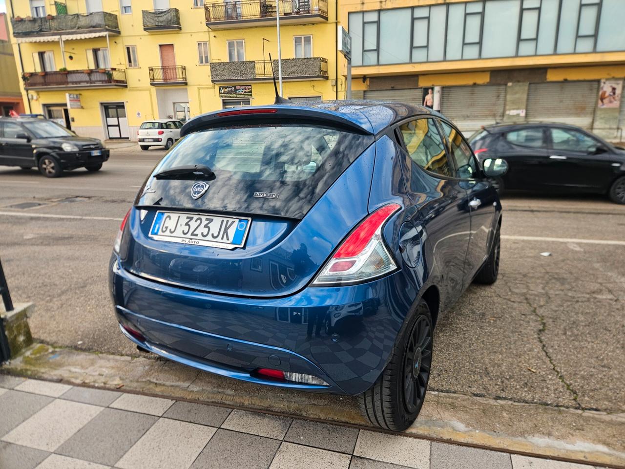 Lancia Ypsilon 1.0 FireFly 5 porte S&S Hybrid Ecochic Gold