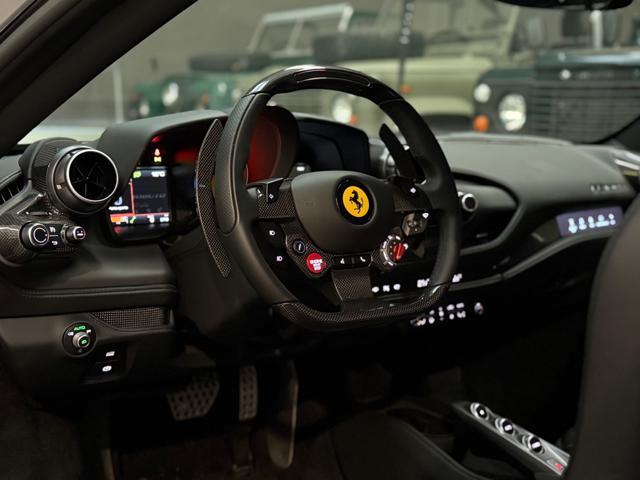 FERRARI F8 Tributo *CERCHIONI IN CARBONIO*