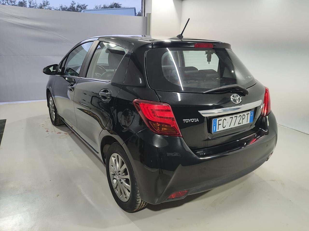 Toyota Yaris 1.0 5 porte Lounge full