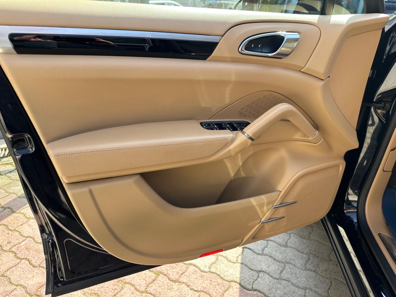 Porsche Cayenne 3.0 Diesel Tetto Pelle Platinum 2015