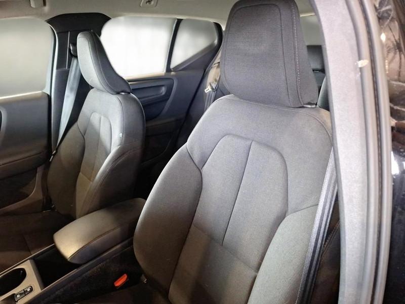VOLVO XC40 T2 automatico Momentum Core