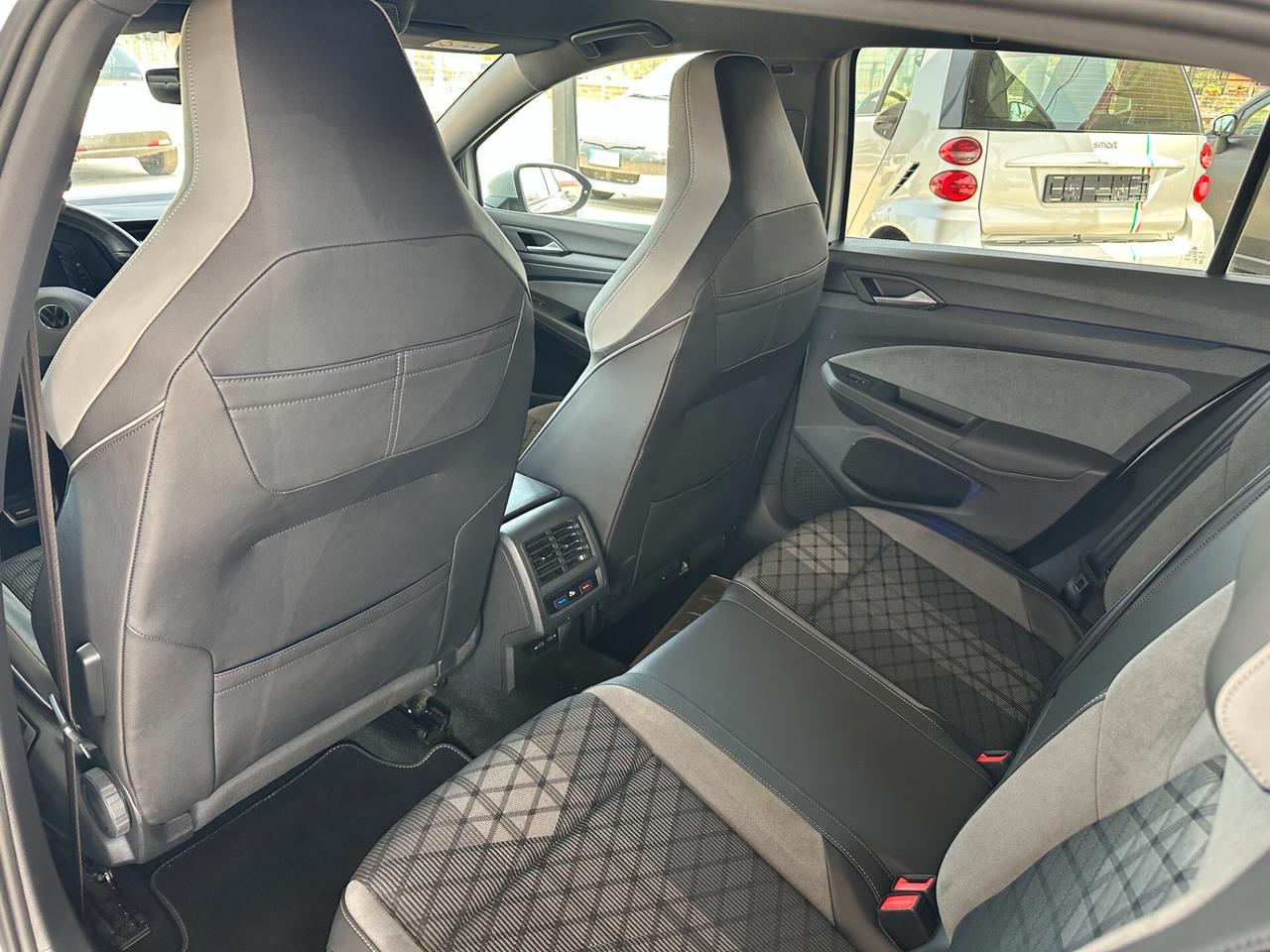 VW GOLF 8*2.0TDI*150CV*2XR-LINE*VIRTUAL*SEDILI SPORTIVI*NAVI*LED*AUT*