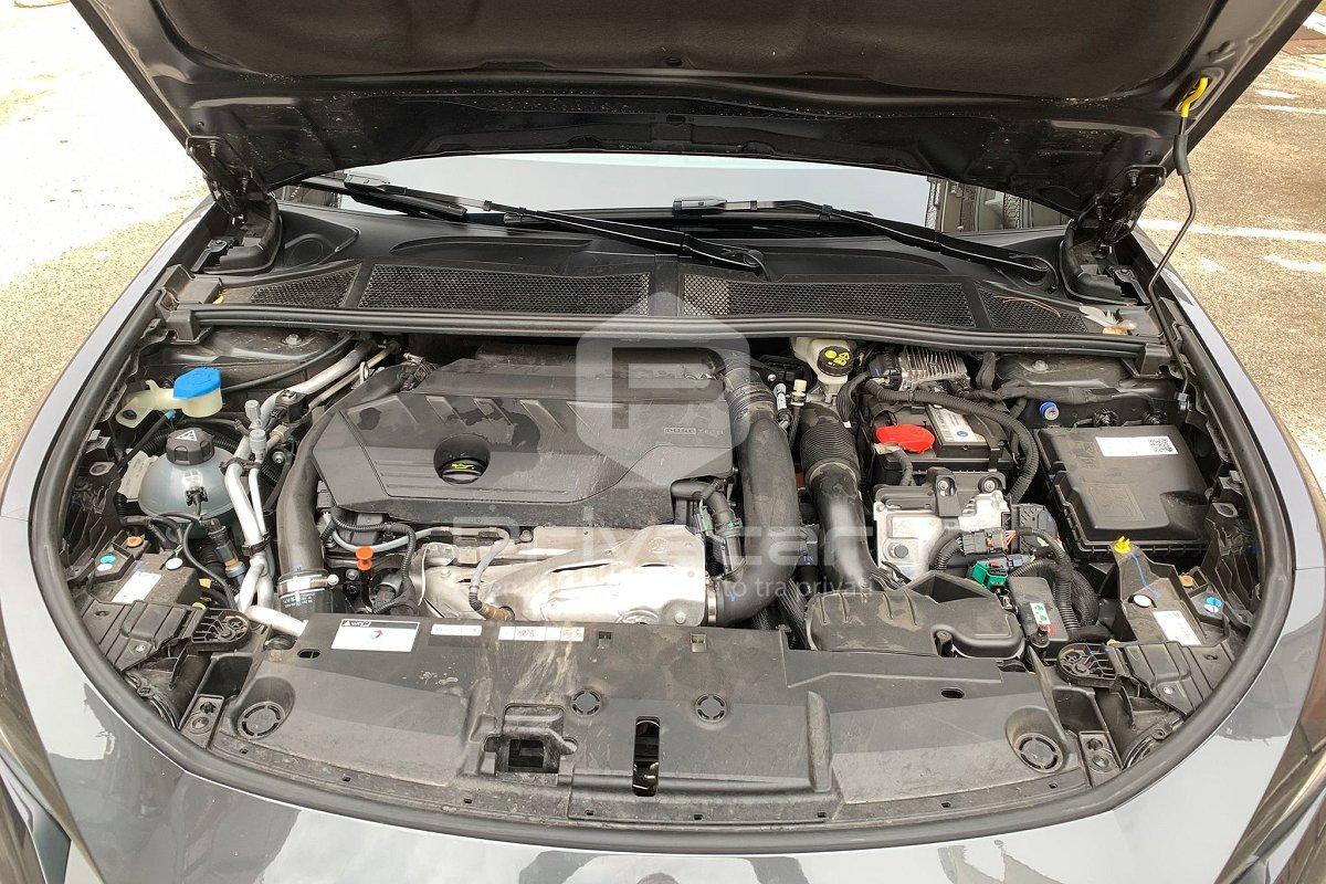 PEUGEOT 408 Hybrid 225 e-EAT8 GT
