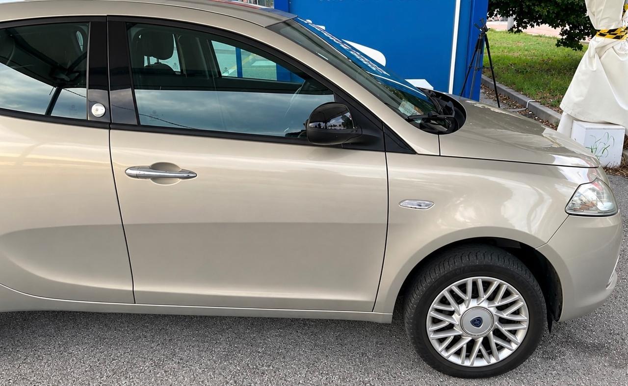 Lancia Ypsilon 0.9 TwinAir 85 CV 5 porte S&S Silver