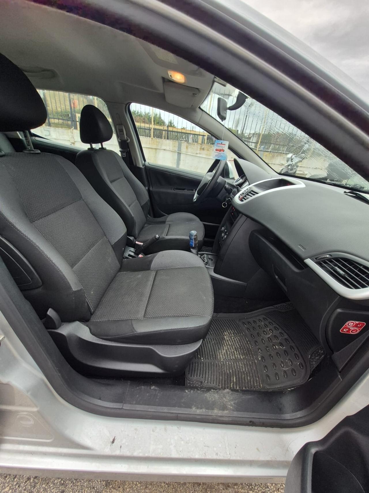 Peugeot 207 1.4 8V 75CV 3p. ONE Line