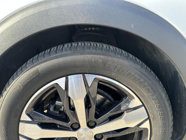 PEUGEOT 3008 BlueHDi 120 S&S EAT6 Allure