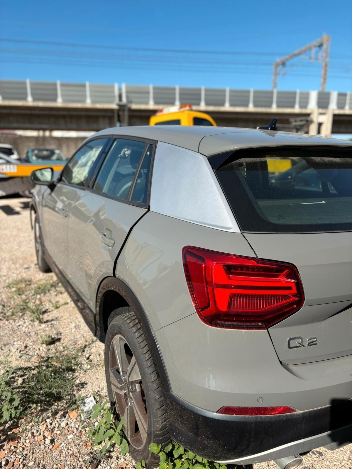 Audi Q2 35 TDI S tronic Identity Black