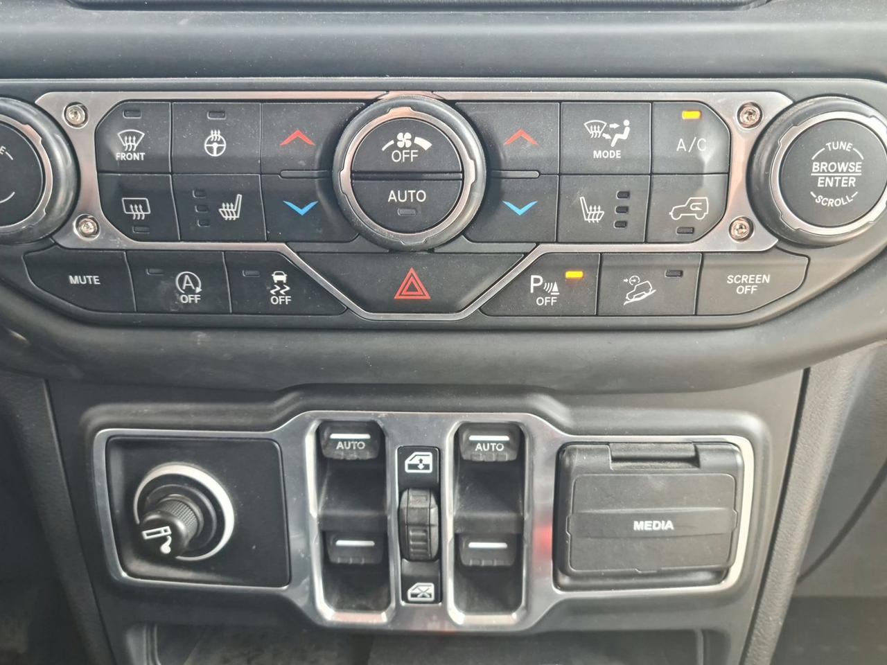 Jeep Wrangler 2.2 crdi sahara #6262