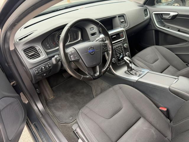 VOLVO V60 D2 Geartronic Momentum