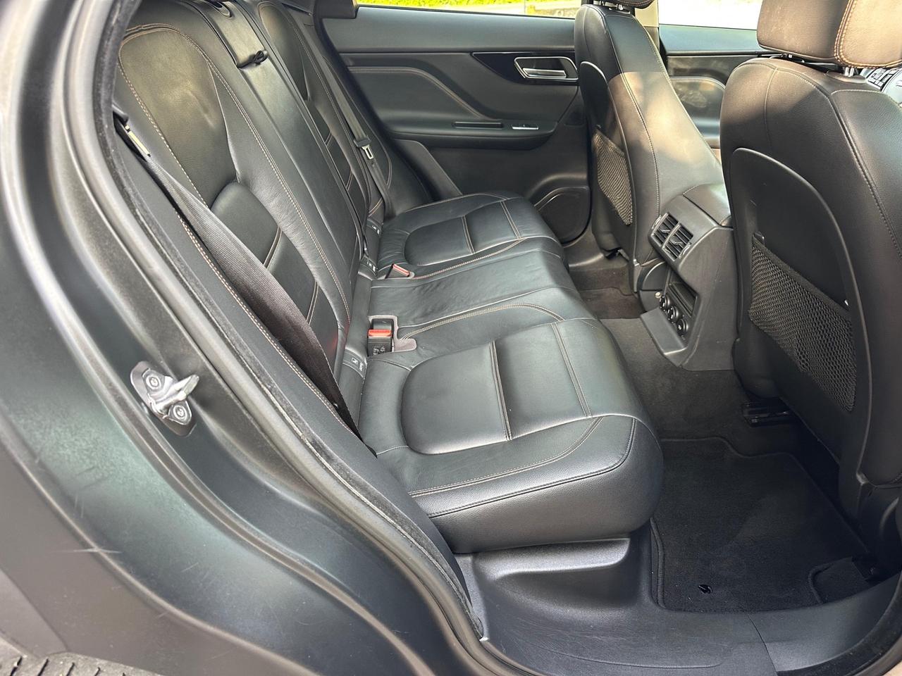 Jaguar F-Pace 2.0 D 180 CV AWD aut. R-Sport