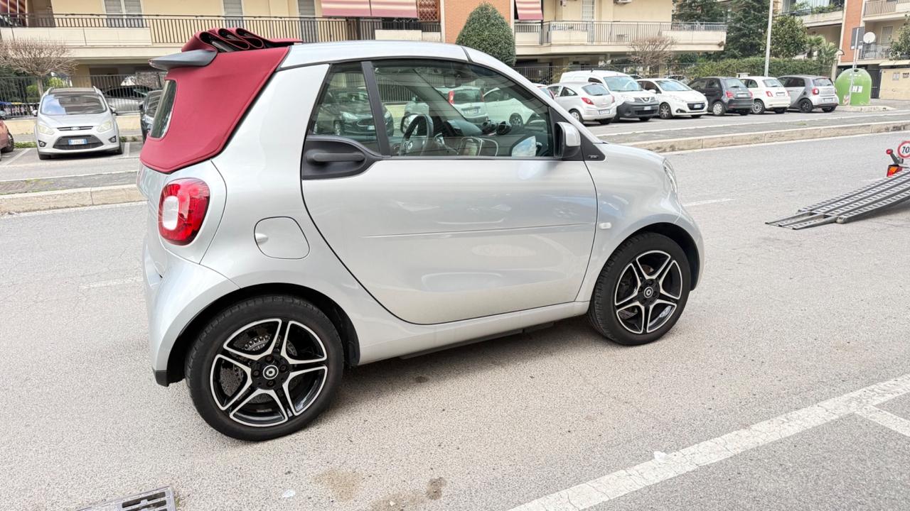 Smart ForTwo 90 0.9 T twinamic cabrio Prime led navi camera cerchi 16 PDC bluettoh pack sport