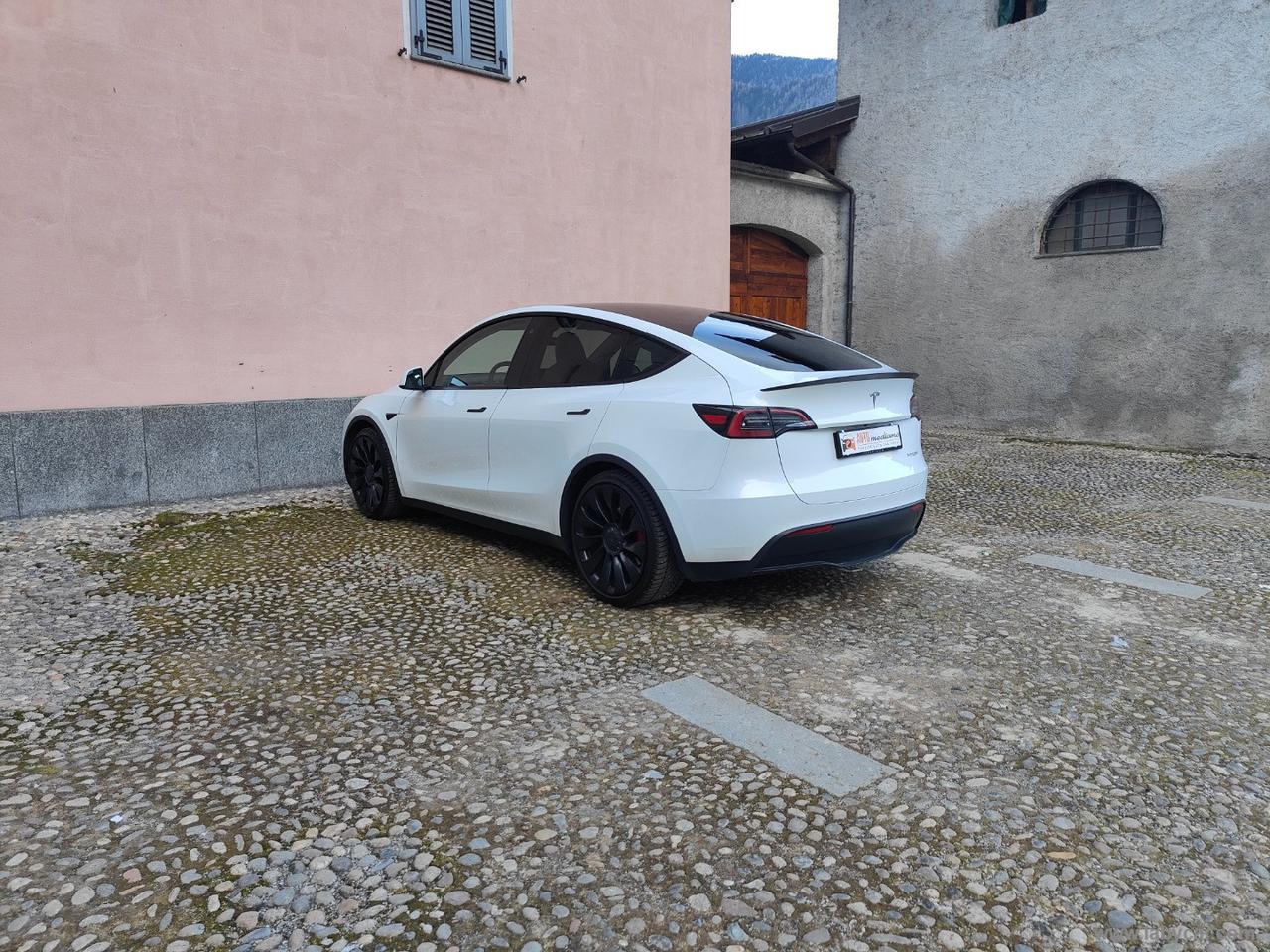 TESLA Model Y Performance AWD TETTO PELLE BIANCA