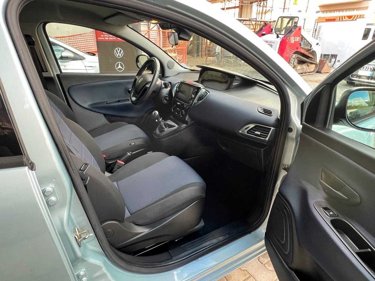 Lancia Ypsilon 1.0 FireFly 5 porte S&S Hybrid Alberta Ferretti