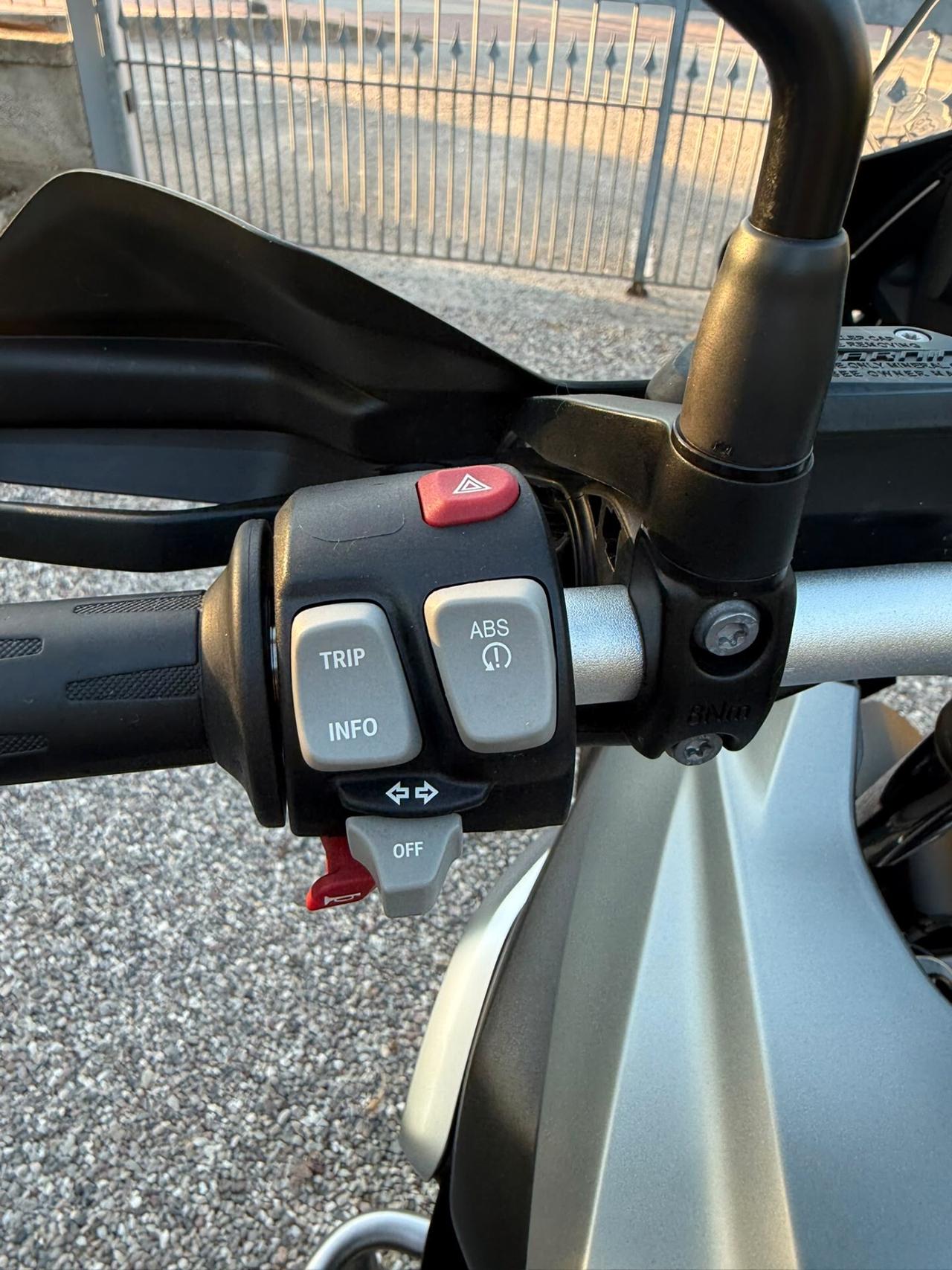 BMW R 1200 GS – 2015 – SOLO 6.982 KM – PARI AL NUOVO