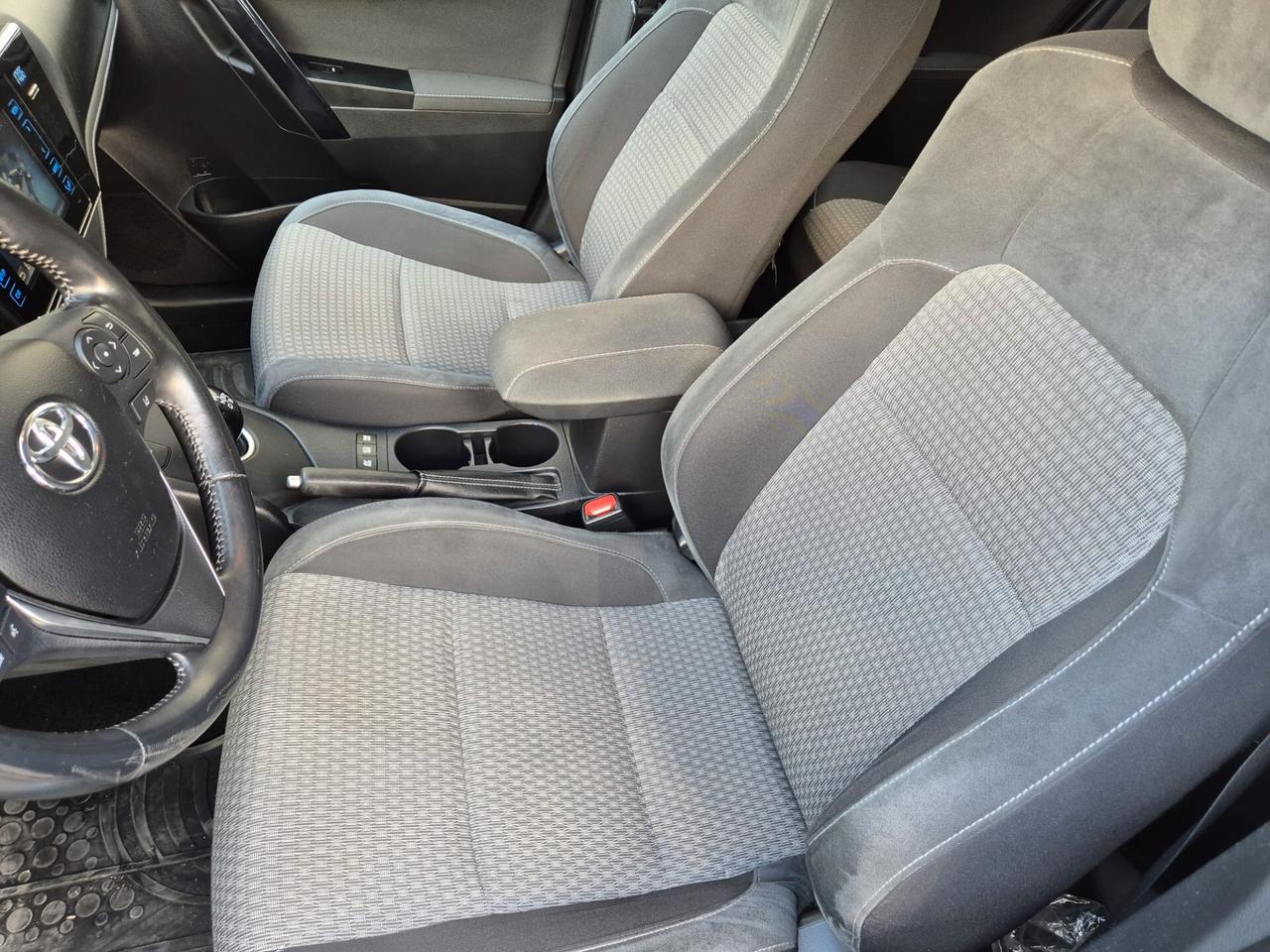 Toyota Auris Touring Sports 1.8 Hybrid Black Edition