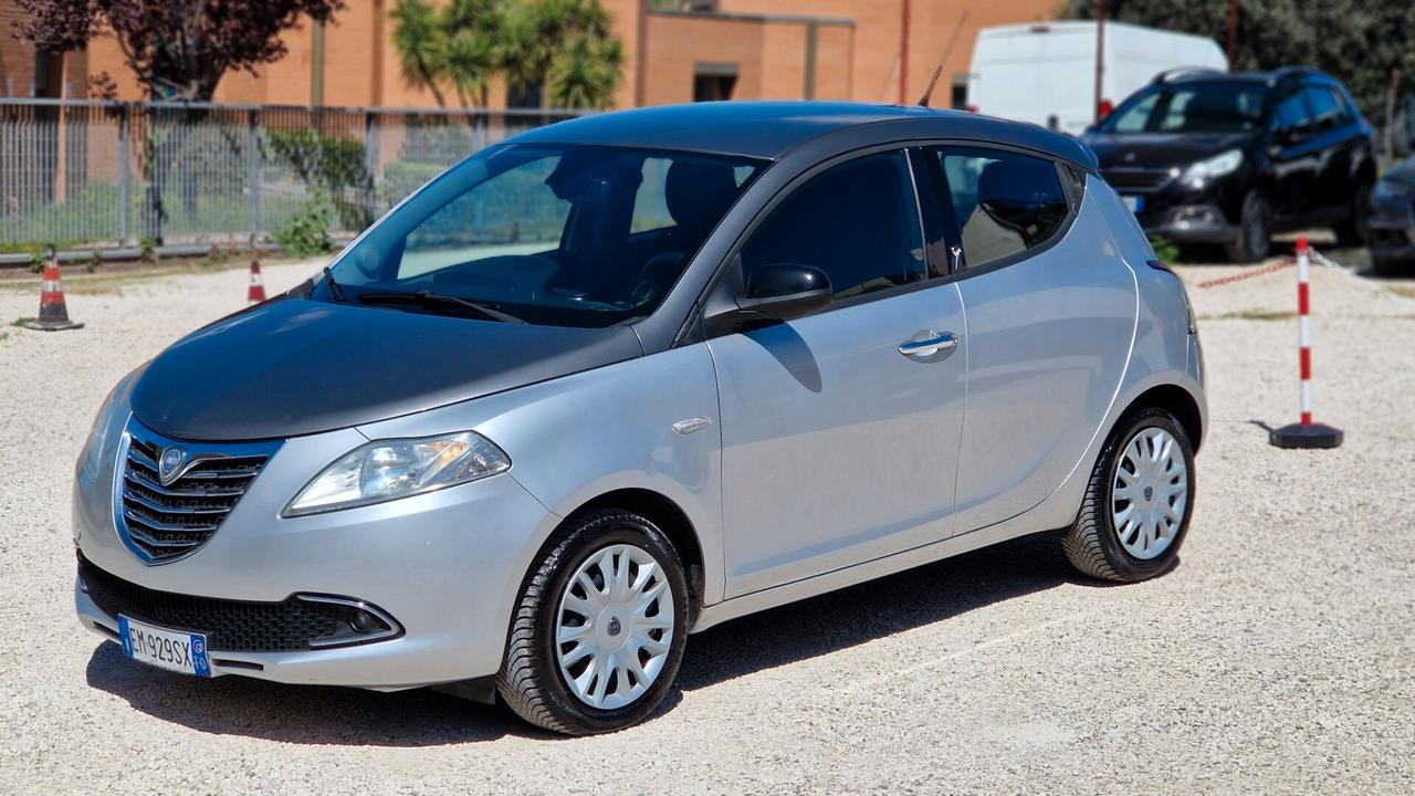 Lancia Ypsilon 0.9 TwinAir 85 CV 5 porte S&S Gold