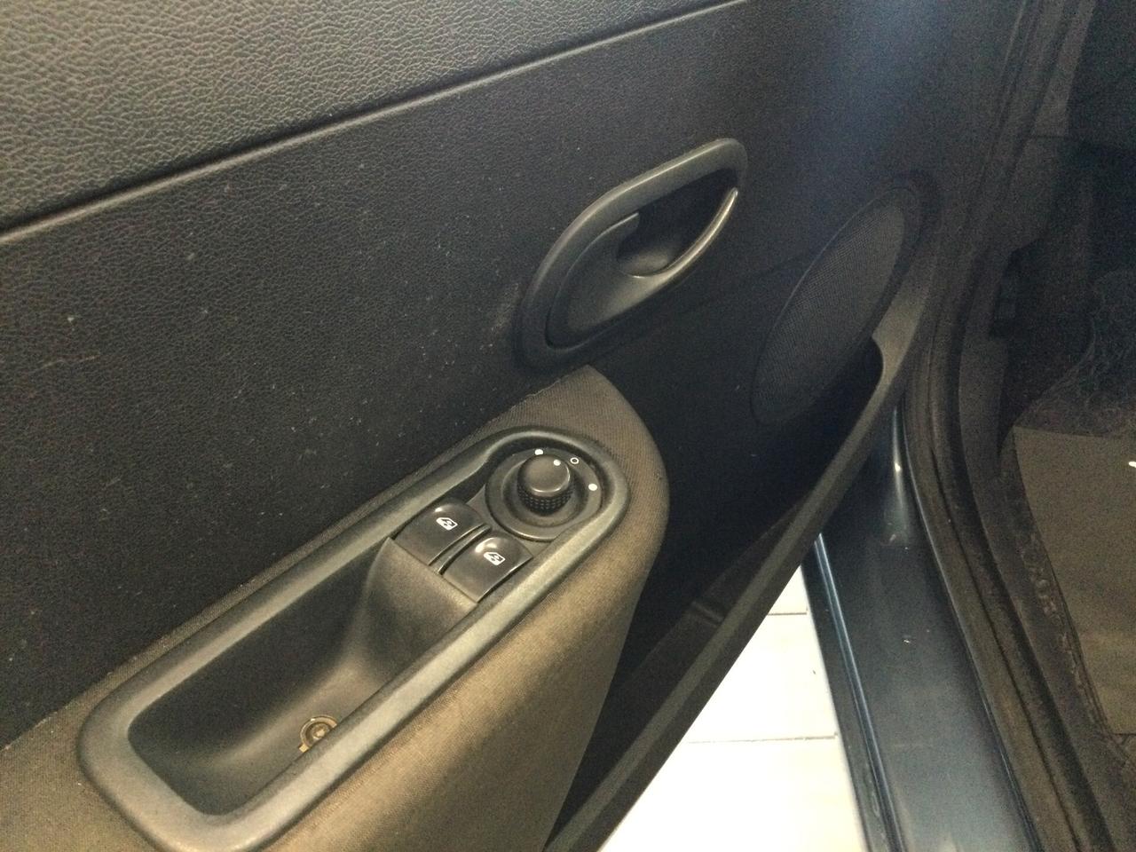 Renault Clio 1.2 16V 5 porte Natural Power