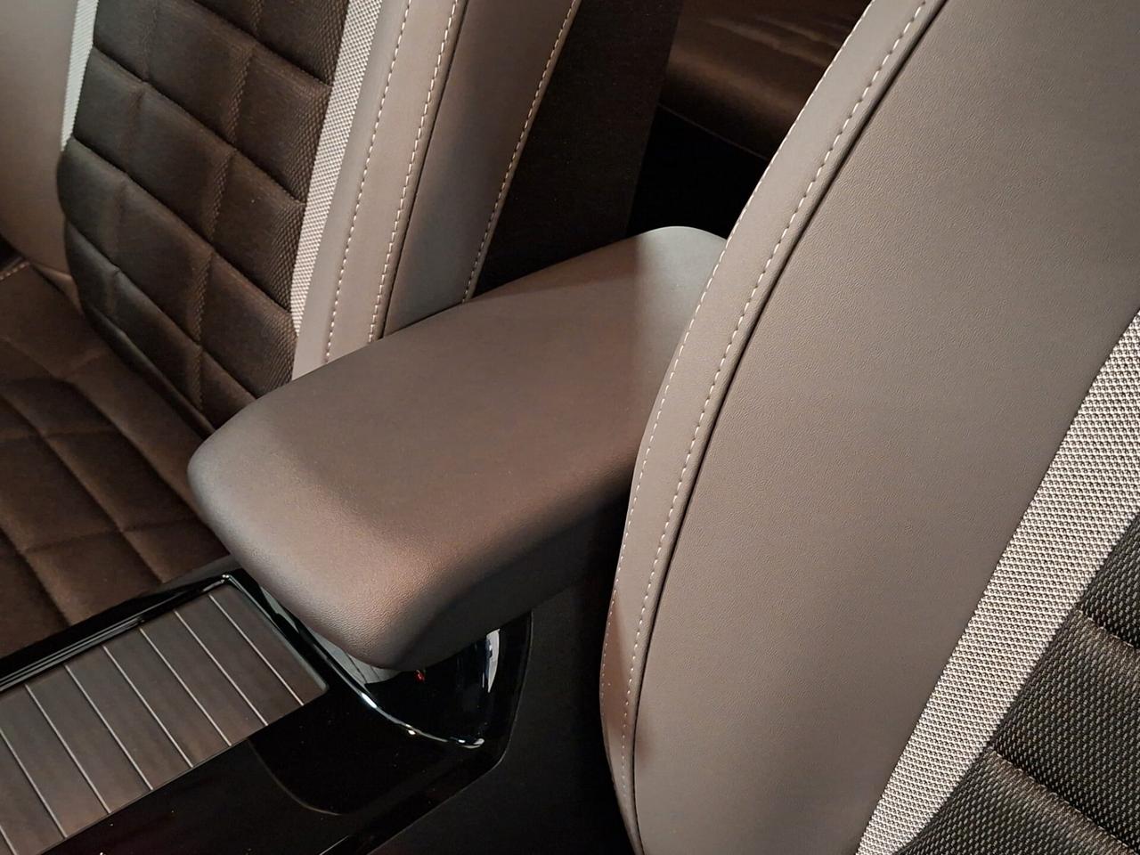 Citroen C4 1.2 PureTech 130CV Plus EAT8 Km. 0 MY'25