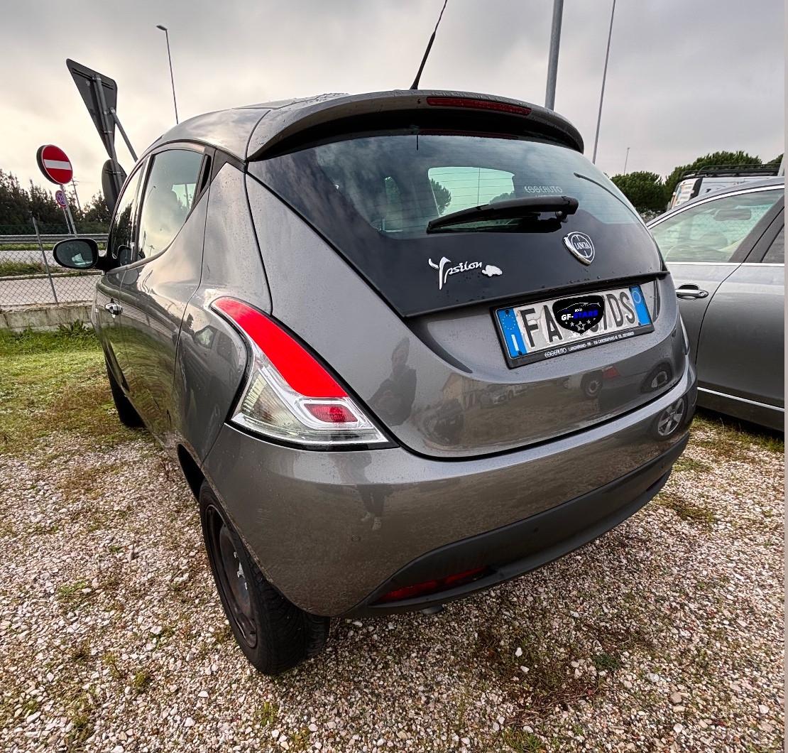 Lancia Ypsilon 0.9 TwinAir 85 CV 5 porte Metano Ecochic Gold