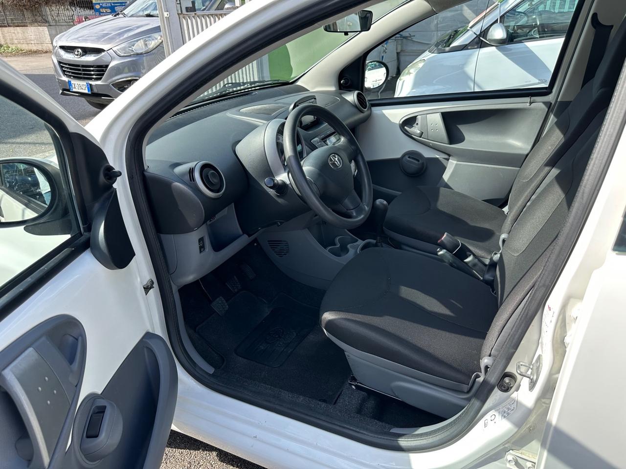 Toyota Aygo 1.0 BENZ. 5 porte Now Connect 2011