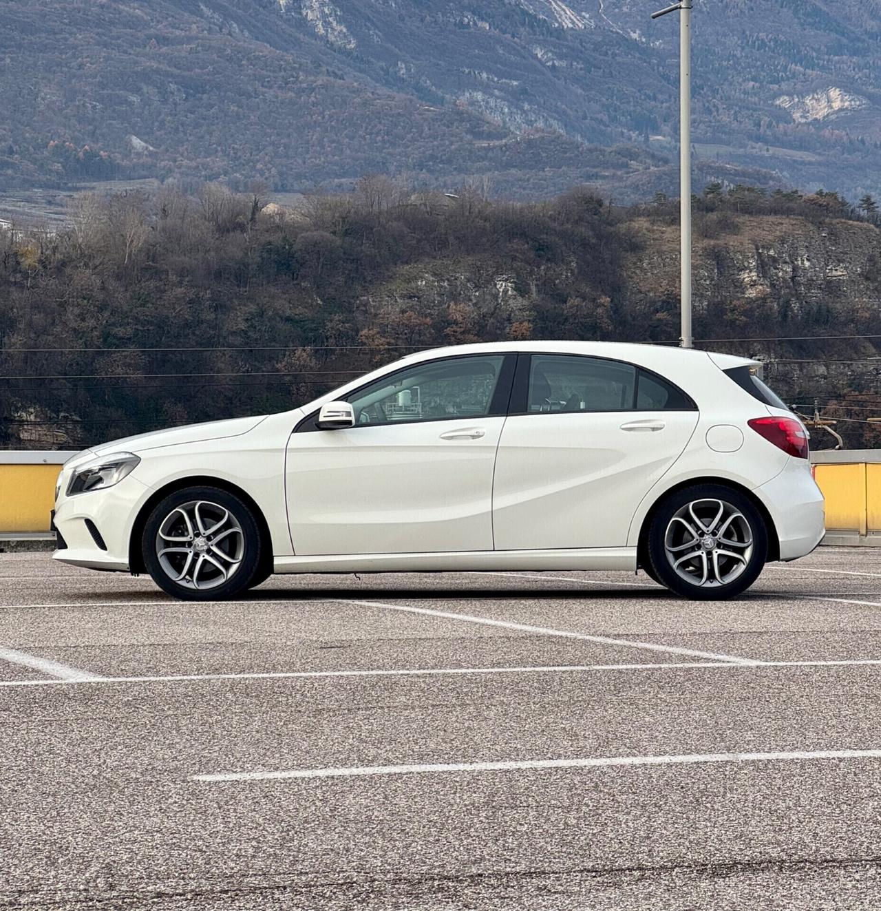 Mercedes-benz A 180 Premium SOLO 84.000km