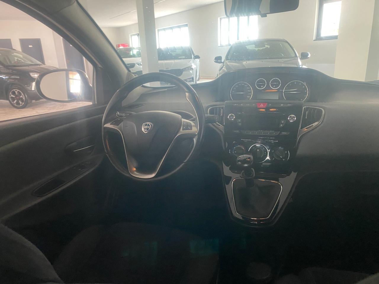 Lancia Ypsilon 1.2 69 CV 5 porte Platinum
