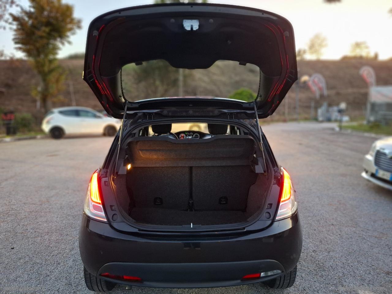 LANCIA Ypsilon 1.0 FireFly 5p.S&S Hybrid Silver