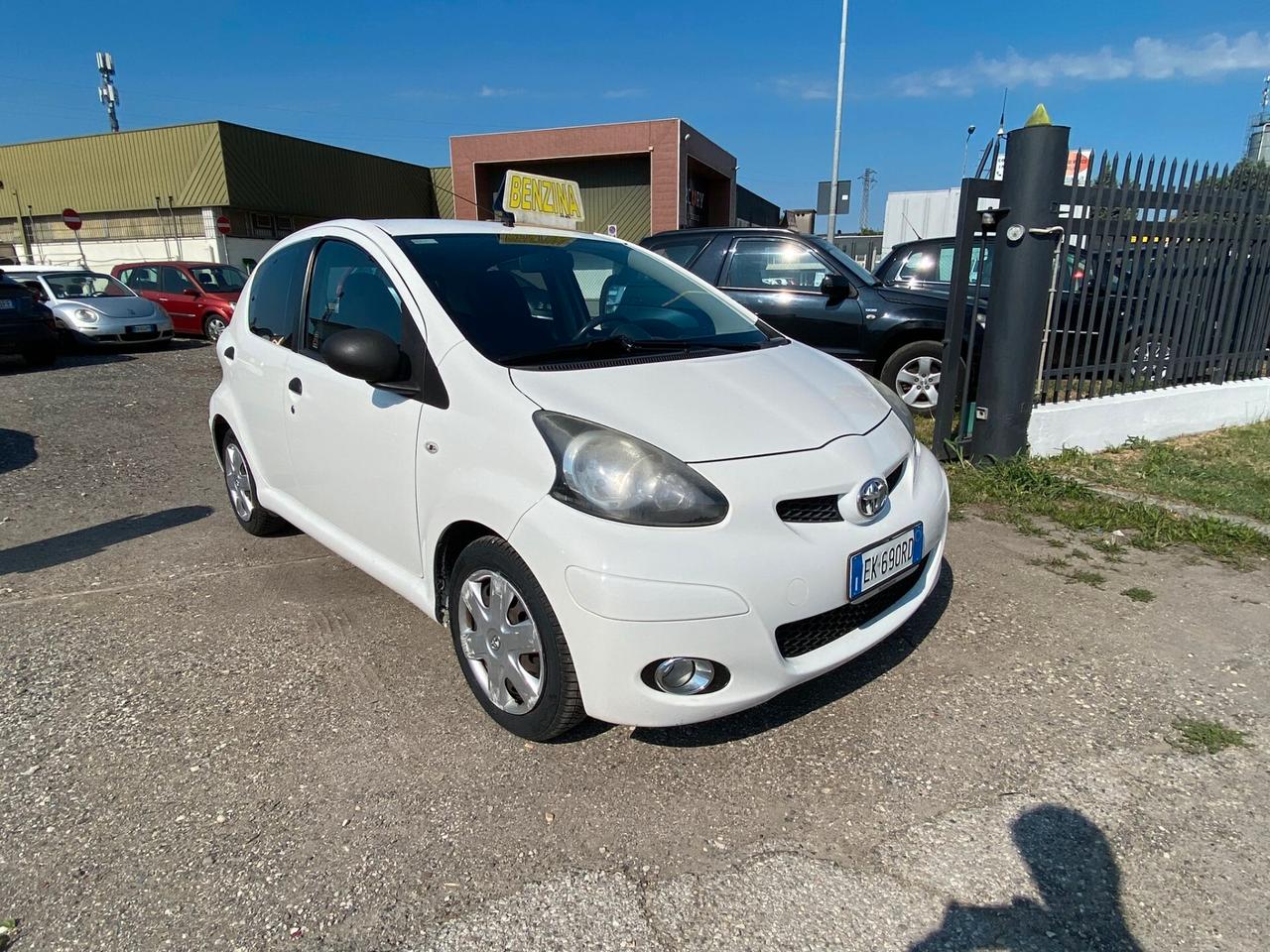 Toyota Aygo 1.0 12V VVT-i 5 porte Deep Ocean Connect