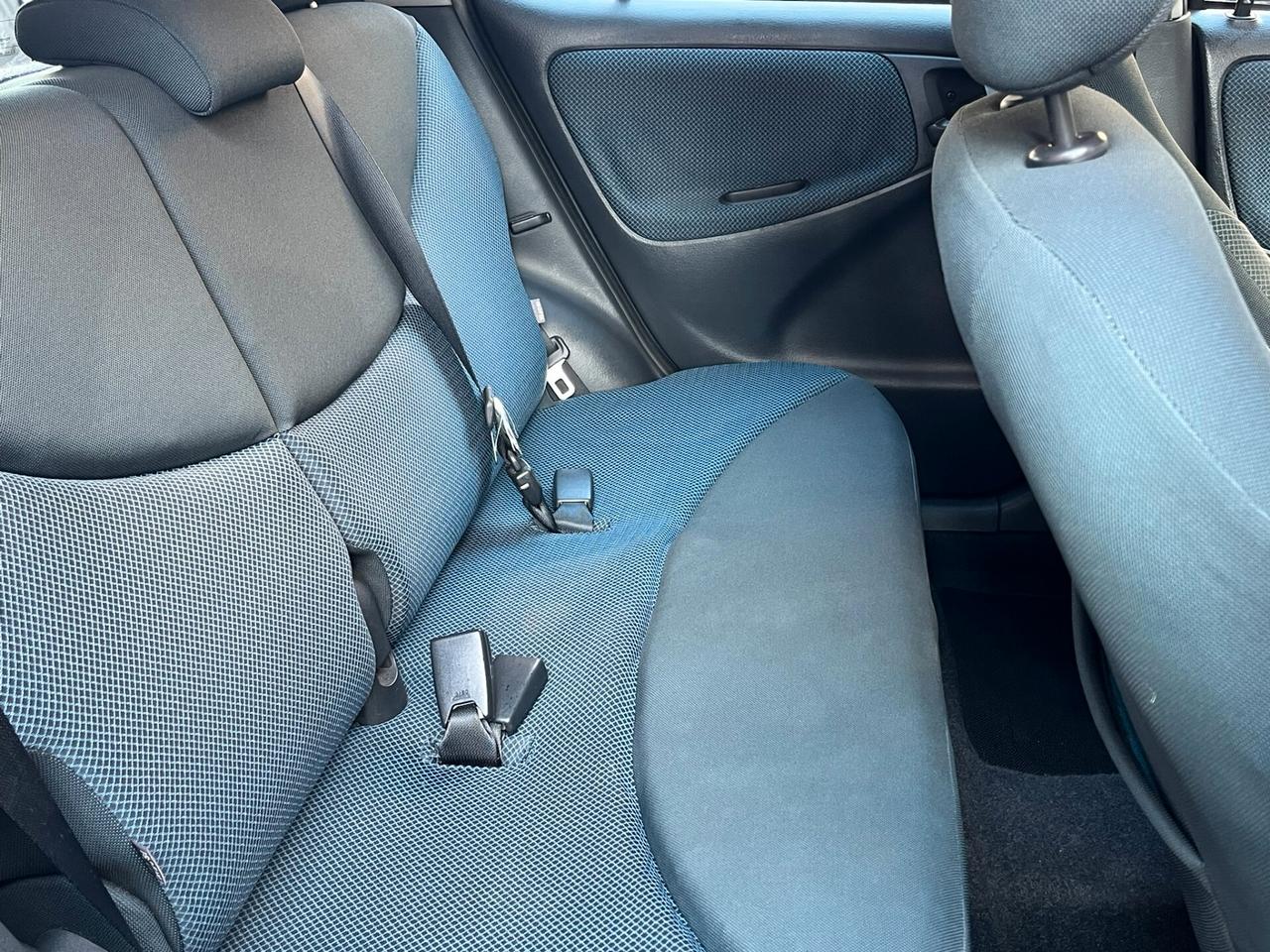 Toyota Yaris 1.0i 16V cat 5 porte Sol