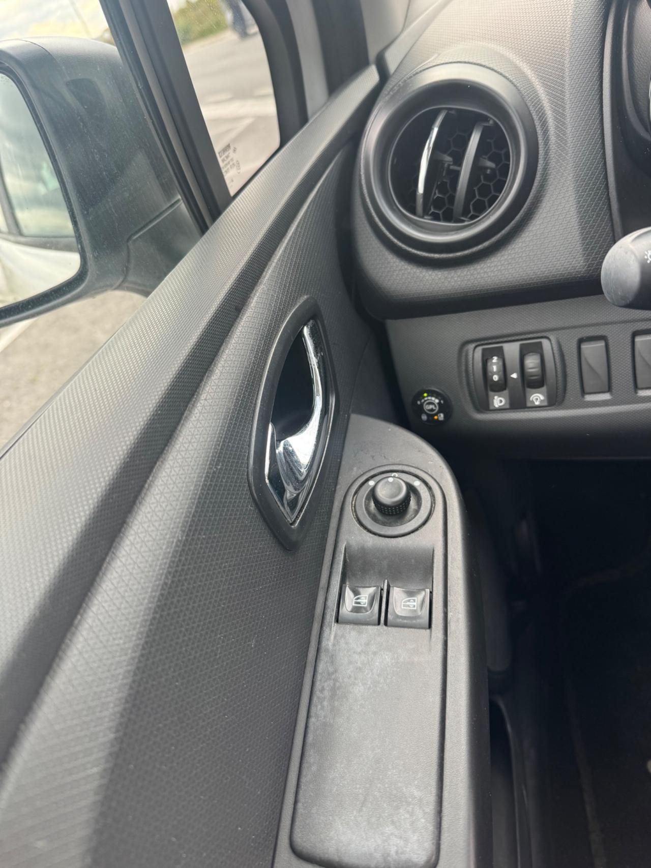 Renault Clio 1.2 75CV GPL 5 porte