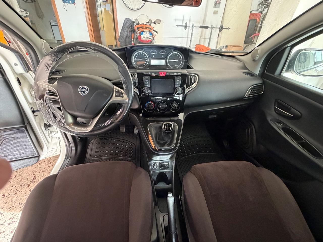 Lancia Ypsilon 1.2 69 CV 5 porte Mya