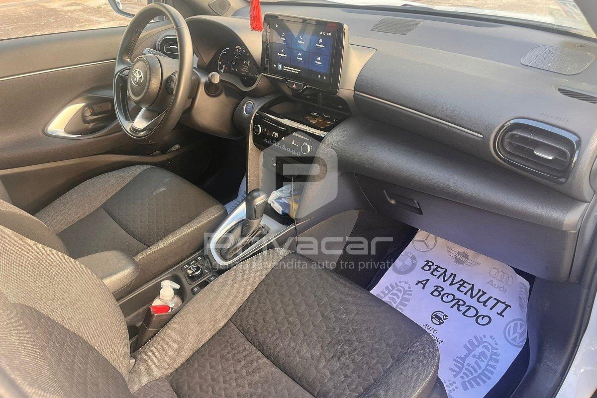 TOYOTA Yaris Cross 1.5 Hybrid 5p. E-CVT AWD-i Business