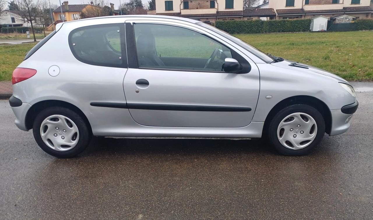 Peugeot 206 1.1 3p. XT