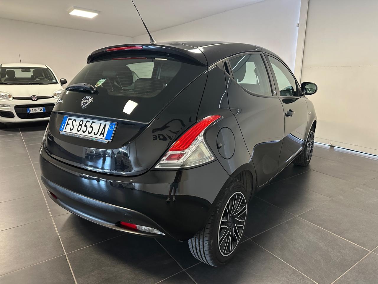 LANCIA YPSILON 1.2 BENZINA 69CV NEOPATENTATI