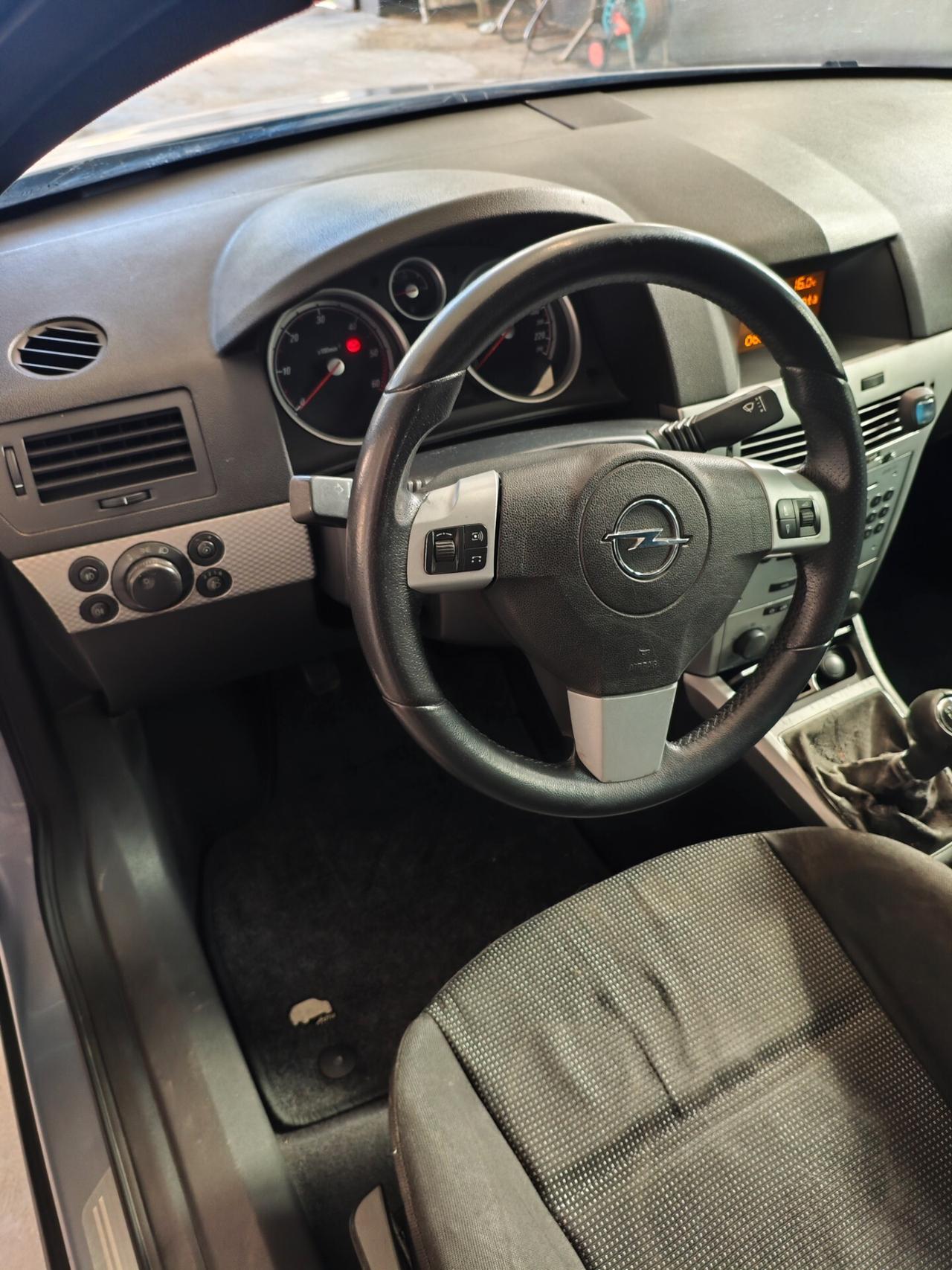 Opel Astra GTC 1.9 CDTI 120CV 3 porte Sport