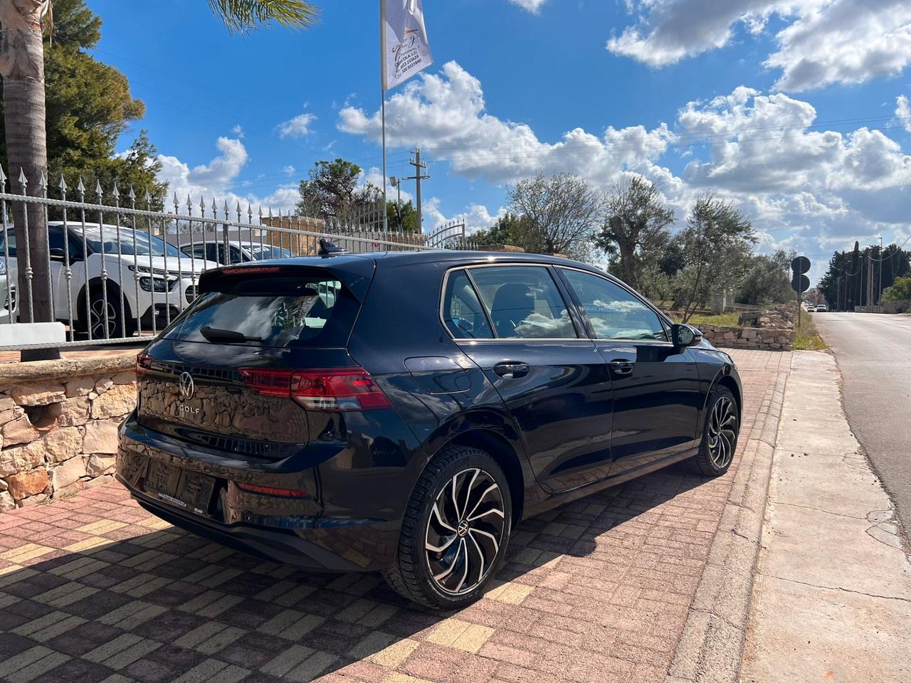 Volkswagen Golf 8 1.0 TSI Life 110CV