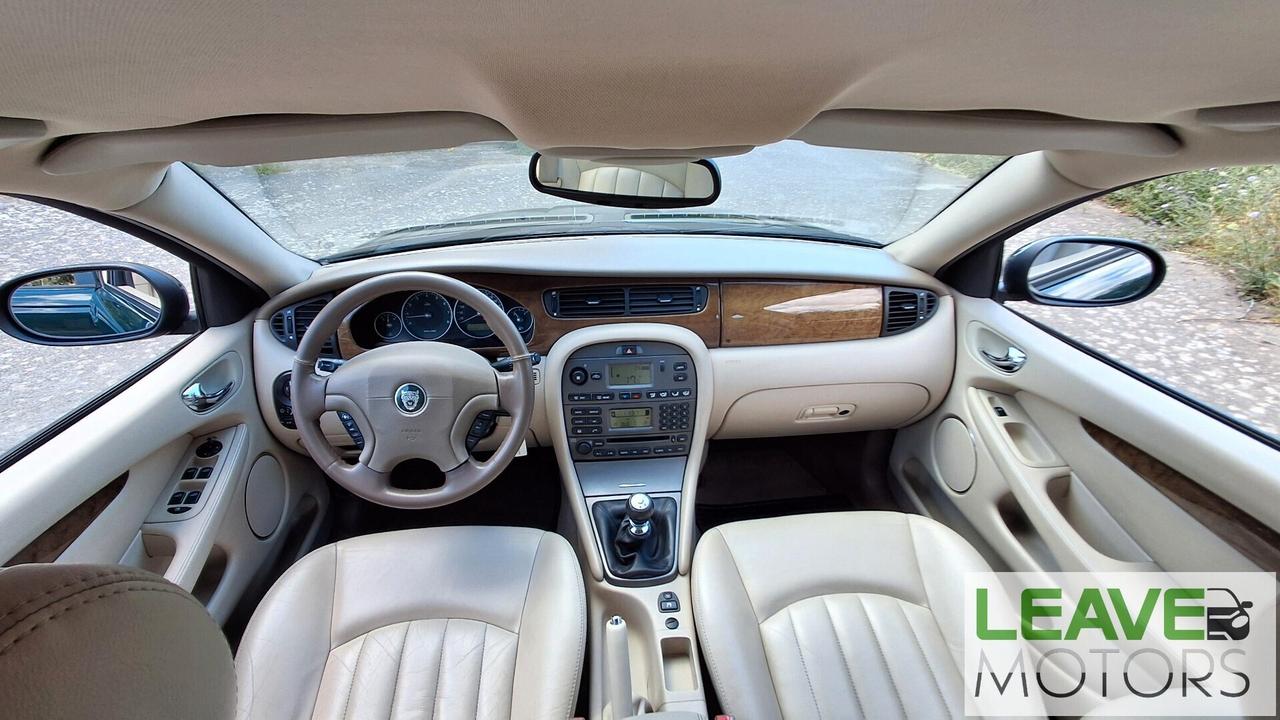 Jaguar X-Type 2 litri V6 Executive (M1540)