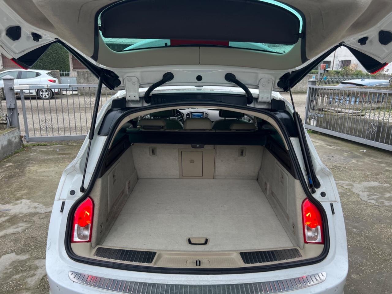 OPEL INSIGNIA AUTOMATICA DIESEL MODELLO SPORT FULL OPTIONAL