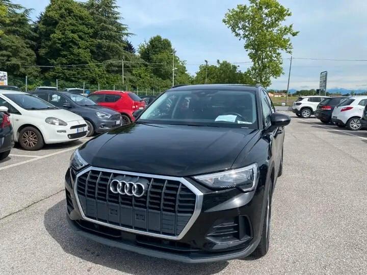 Audi Q3 35 TFSI Business