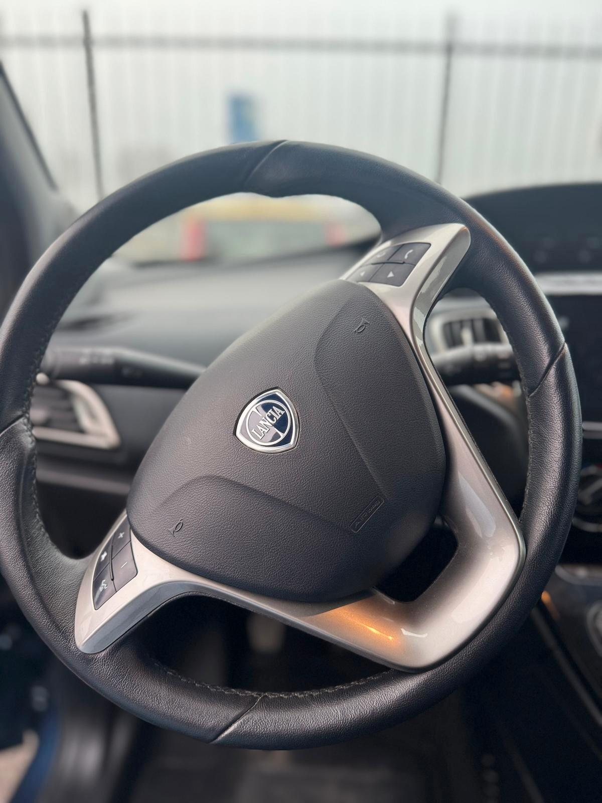 Lancia Ypsilon 1.0 FireFly 5 porte S&S Hybrid Gold