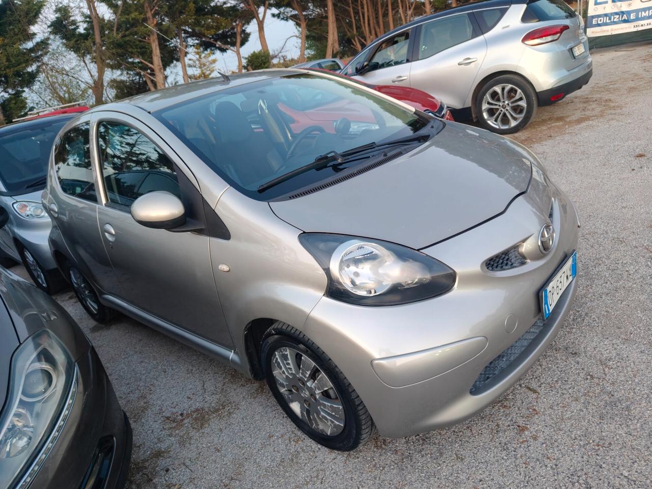 Toyota Aygo 1.0 12V VVT-i 5 porte Griffe