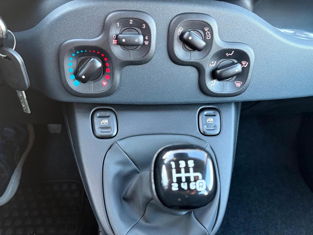 Pandina 1.0 65cv Hybrid Icon    