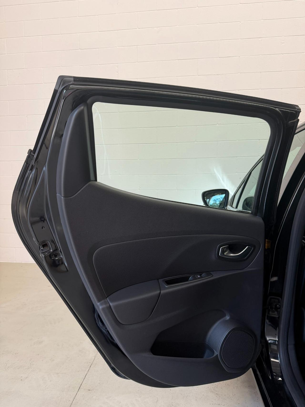 Renault Clio dCi 8V 90 CV 5 porte Moschino Intens