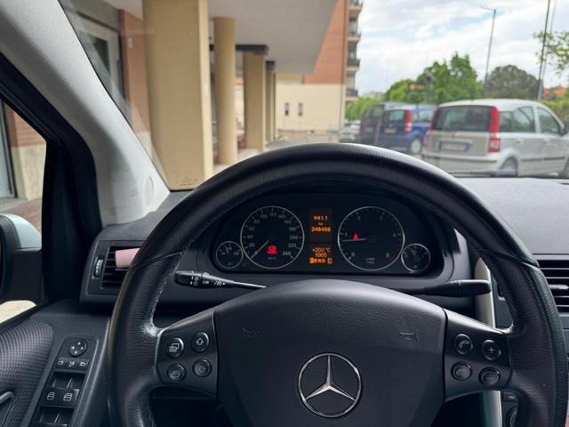 MERCEDES-BENZ A 180 CDI Premium