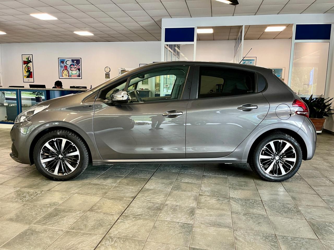 Peugeot 208 PureTech 82 Stop&Start 5 porte Signature