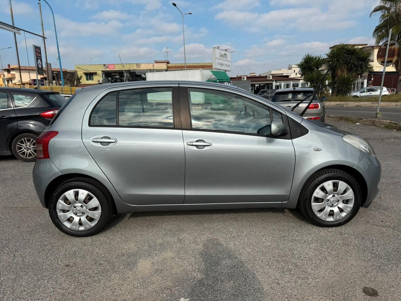 TOYOTA YARIS 5PORTE 1.0BENZINA 69CV OK NEOPATENTATI